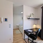 Modern Smart Metrodom Park -15min From Center