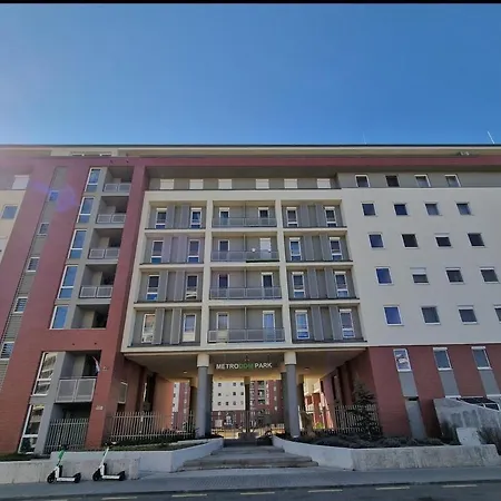 Modern Smart Metrodom Park -15min From Center 부다페스트