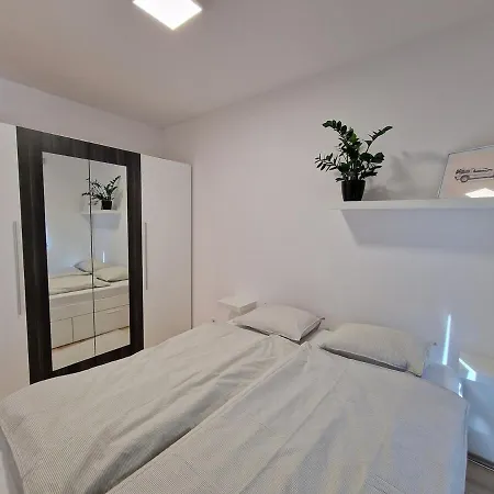 Modern Smart Metrodom Park -15min From Center Apartmán